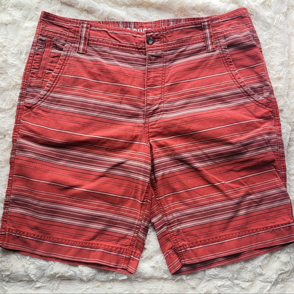 Mossimo 38W red